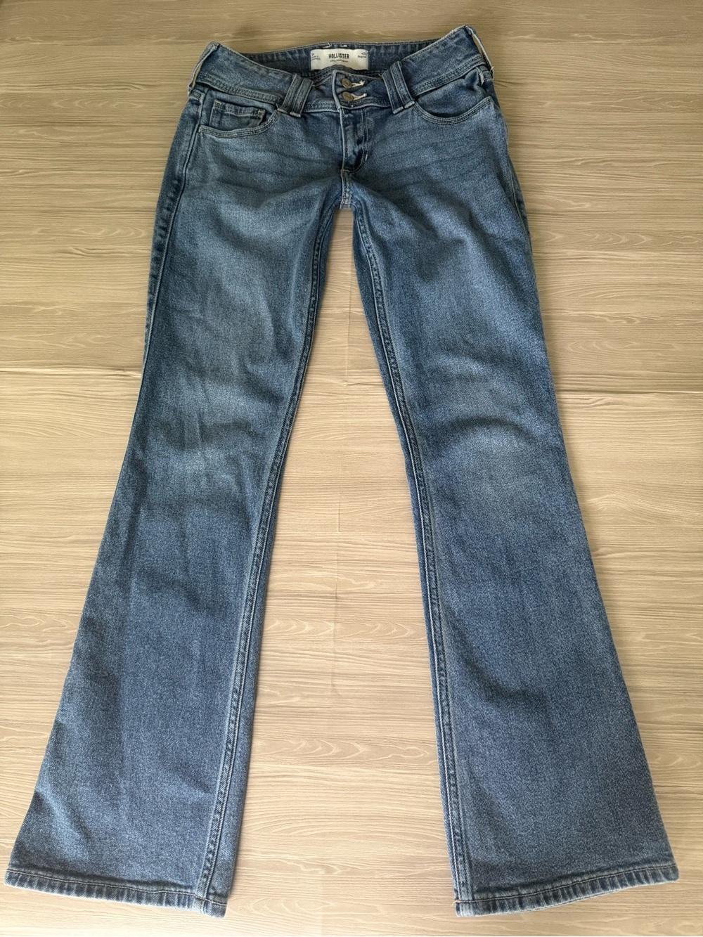 Hollister Women’s Low Rise Bootcut Jeans Medium Wash Double Button Size 26/2R